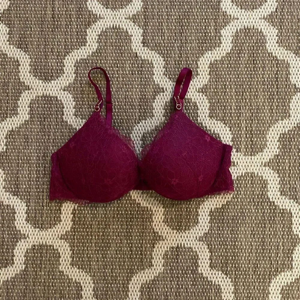 Victoria’s Secret very sexy uplift plunge bra size 38C
